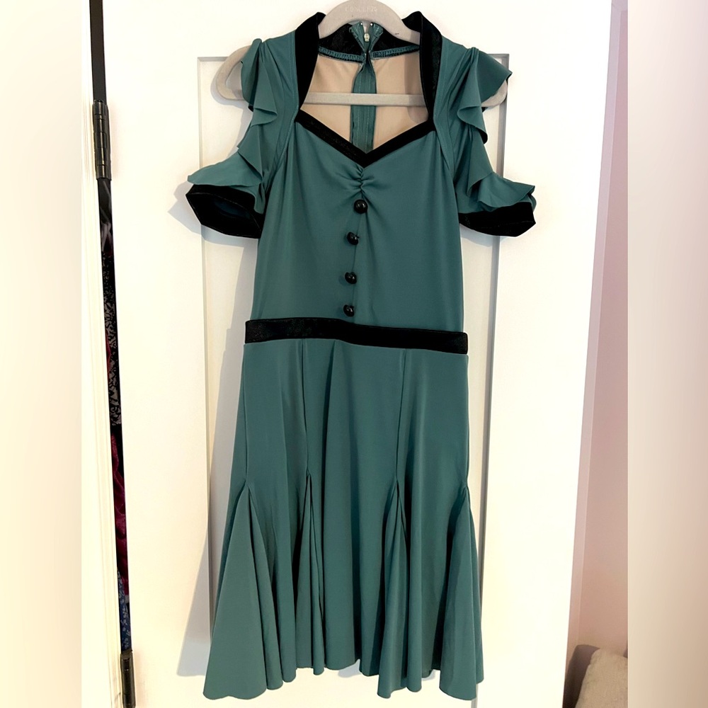 Weissman one piece dress with gloves